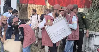 সুনামগঞ্জে ভোটকেন্দ্রে পাঠানো শুরু হয়েছে নির্বাচনি সামগ্রী